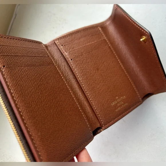 Louis Vuitton Victorine Wallet Monogram - Picture 4 of 6